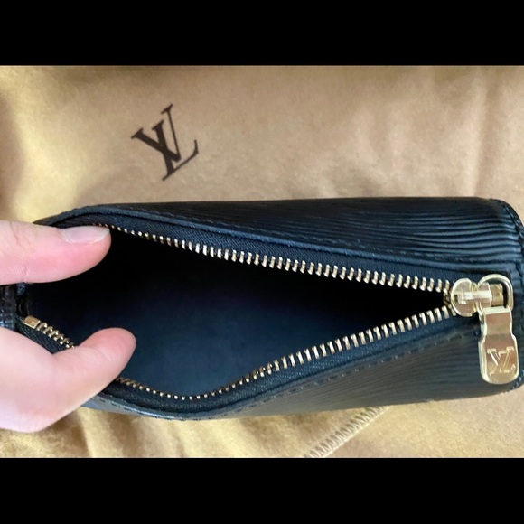 Authentic Louis Vuitton Papillon Epi leather black - Picture 13 of 16